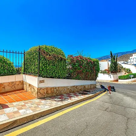 Spacious 2 Bedroom Tenerife South