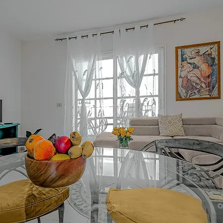 Spacious 2 Bedroom Tenerife South Apartamento *