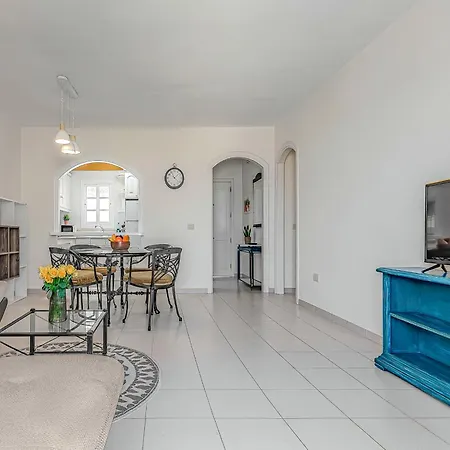Spacious 2 Bedroom Tenerife South Apartment