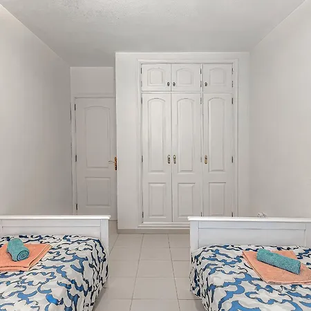 Spacious 2 Bedroom Tenerife South *