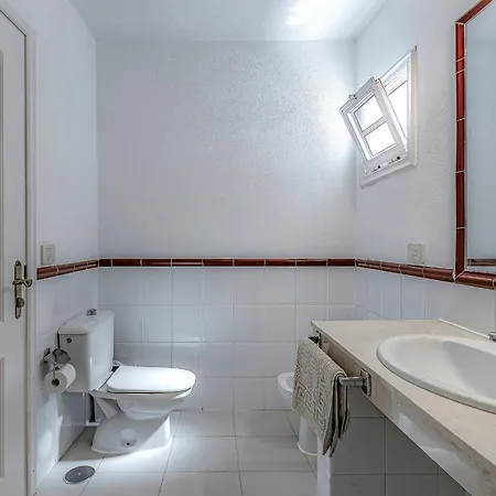 Spacious 2 Bedroom Tenerife South Apartman Costa Adeje (Tenerife)