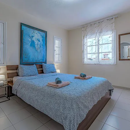 Spacious 2 Bedroom Tenerife South Apartman