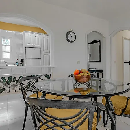 Spacious 2 Bedroom Tenerife South Apartman Costa Adeje (Tenerife)